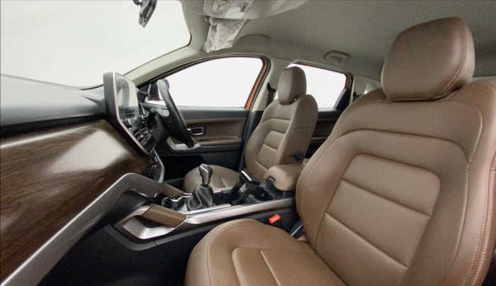2019 Tata Harrier XZ 2.0L, Diesel, Manual, 25,912 km, Right Side Front Door Cabin