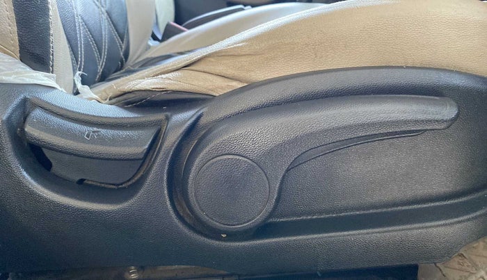 2018 Hyundai Elite i20 SPORTZ 1.2, Petrol, Manual, 62,247 km, Driver Side Adjustment Panel