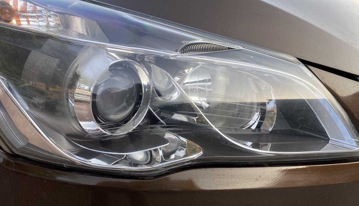 2017 Maruti Ciaz ZXI+, Petrol, Manual, 60,854 km, Right headlight - Minor scratches