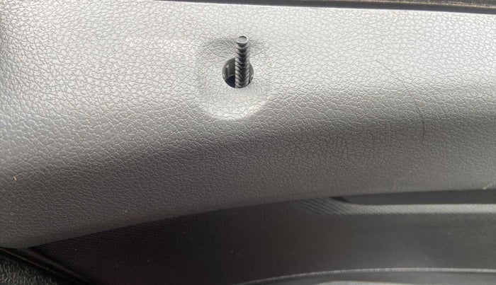 2020 Renault Kwid RXT 1.0 AMT (O), Petrol, Automatic, 18,002 km, Lock system - Door lock knob has minor damage