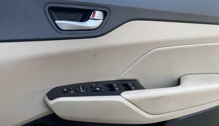 2019 Hyundai Verna 1.6 SX (O) CRDI MT, Diesel, Manual, 78,256 km, Driver Side Door Panels Control