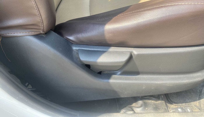 2018 Hyundai Eon ERA +, Petrol, Manual, 16,104 km, Driver Side Adjustment Panel