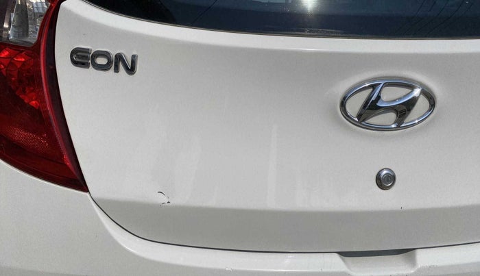 2018 Hyundai Eon ERA +, Petrol, Manual, 16,104 km, Dicky (Boot door) - Slightly dented