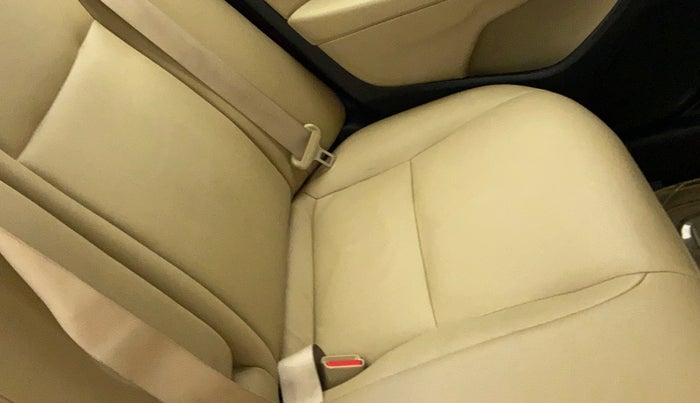 2016 Honda City V MT PETROL, Petrol, Manual, 44,319 km, Second-row left seat - Cover slightly torn