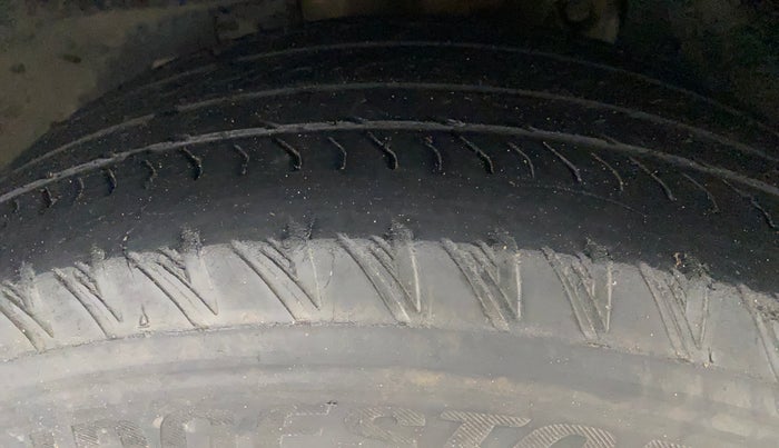 2020 Mahindra XUV500 W11(O), Diesel, Manual, 57,596 km, Left Front Tyre Tread