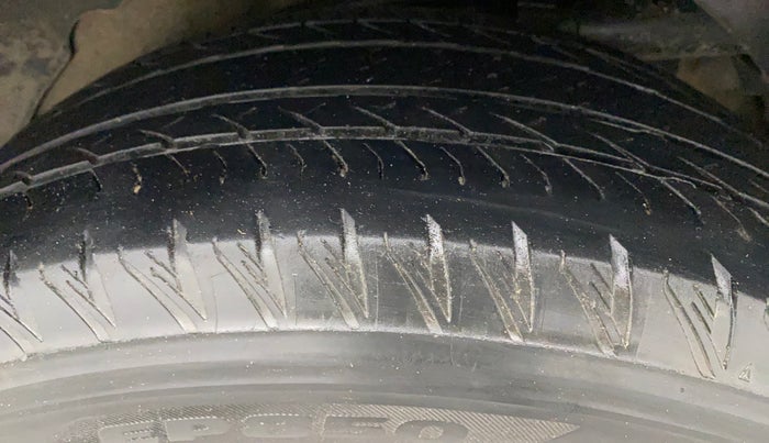 2020 Mahindra XUV500 W11(O), Diesel, Manual, 57,596 km, Left Rear Tyre Tread