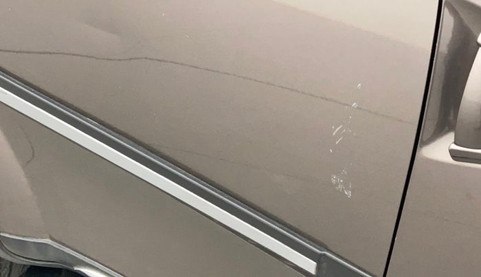 2020 Mahindra XUV500 W11(O), Diesel, Manual, 57,596 km, Right rear door - Minor scratches