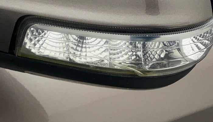 2020 Mahindra XUV500 W11(O), Diesel, Manual, 57,596 km, Left rear-view mirror - Indicator light has minor damage