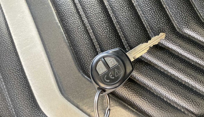 2018 Maruti Vitara Brezza ZDI, Diesel, Manual, 88,683 km, Lock system - Remote key not functional