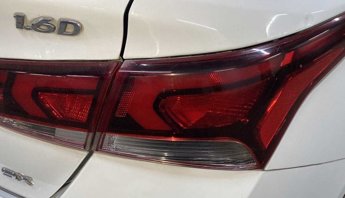 2019 Hyundai Verna 1.6 CRDI SX, Diesel, Manual, 56,891 km, Right tail light - Minor scratches
