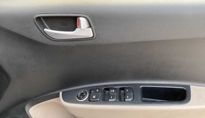 2017 Hyundai Grand i10 SPORTZ 1.2 KAPPA VTVT, Petrol, Manual, 29,589 km, Driver Side Door Panels Control