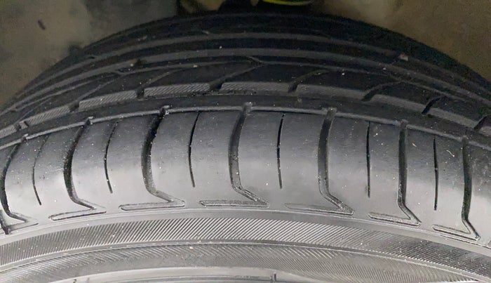 2017 Maruti IGNIS ZETA 1.2, Petrol, Manual, 86,984 km, Left Front Tyre Tread