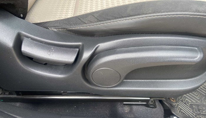 2018 Hyundai Elite i20 ASTA 1.2  CVT, Petrol, Automatic, 9,066 km, Driver Side Adjustment Panel