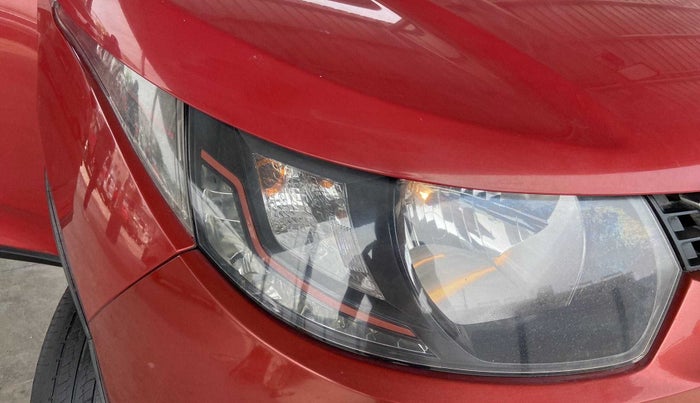 2017 Mahindra Kuv100 K8 6 STR, Petrol, Manual, 40,847 km, Right headlight - Minor damage