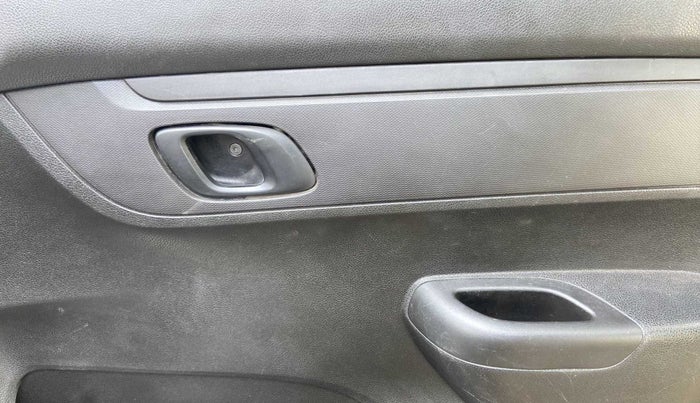 2018 Renault Kwid RXT 0.8, Petrol, Manual, 45,753 km, Driver Side Door Panels Control