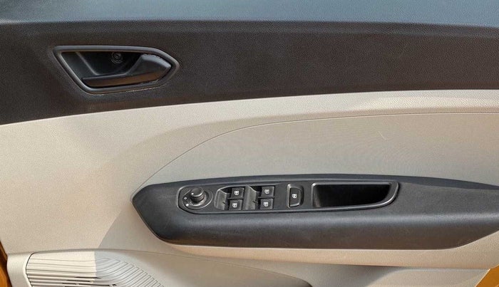 2019 Renault TRIBER RXT, Petrol, Manual, 30,542 km, Driver Side Door Panels Control