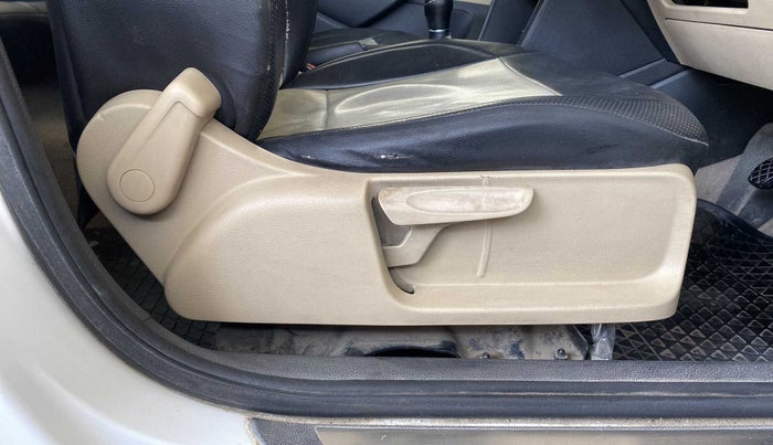 2015 Volkswagen Polo HIGHLINE1.2L, Petrol, Manual, 93,295 km, Driver Side Adjustment Panel