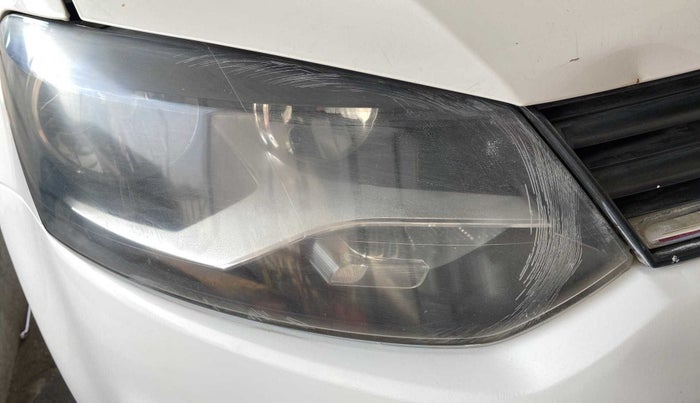 2015 Volkswagen Polo HIGHLINE1.2L, Petrol, Manual, 93,295 km, Right headlight - Clamp has minor damage