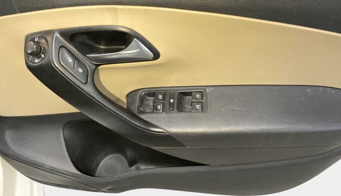 2017 Volkswagen Ameo HIGHLINE1.2L PLUS 16 ALLOY, Petrol, Manual, 66,460 km, Driver Side Door Panels Control