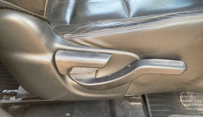 2016 Honda BR-V 1.5L I-VTEC VX, Petrol, Manual, 40,425 km, Driver Side Adjustment Panel