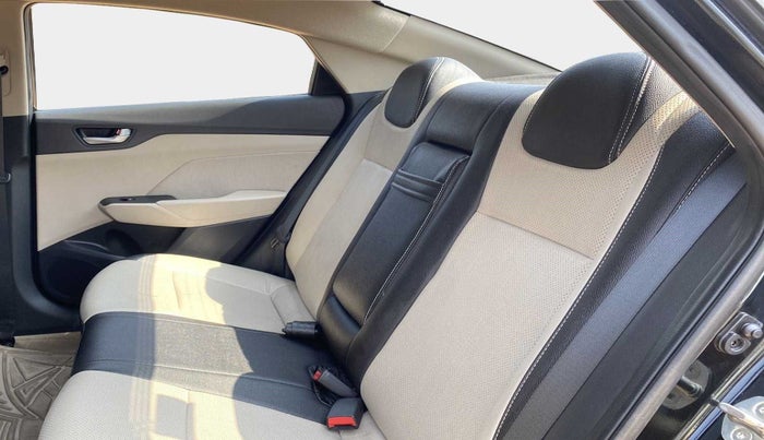2019 Hyundai Verna 1.6 VTVT SX, Petrol, Manual, 25,299 km, Right Side Rear Door Cabin