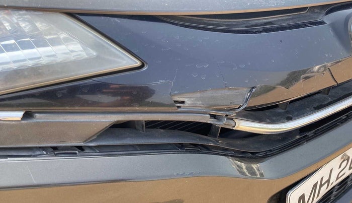 2016 Honda Jazz 1.2L I-VTEC SV, Petrol, Manual, 84,271 km, Front bumper - Chrome strip damage