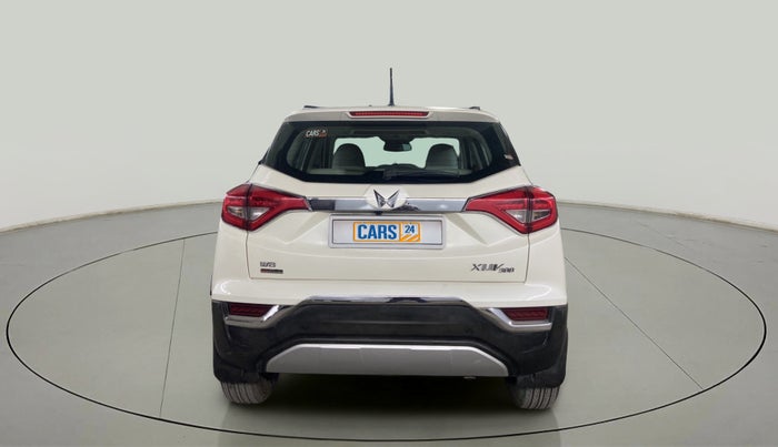 2022 Mahindra XUV300 W8 (O) 1.5 DIESEL AMT, Diesel, Automatic, 18,160 km, Back/Rear