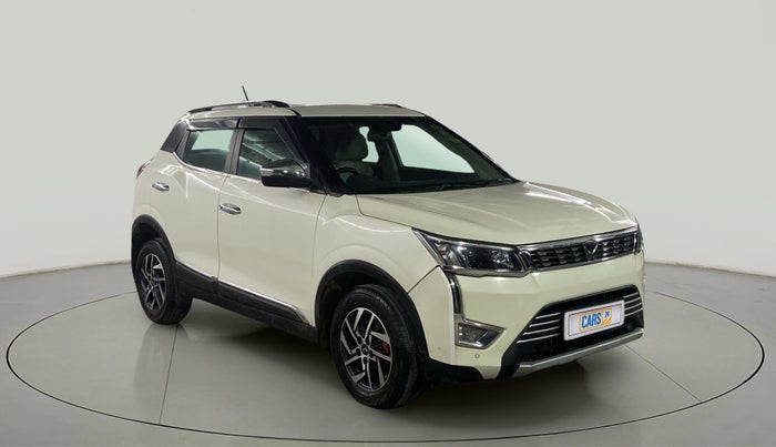 2022 Mahindra XUV300 W8 (O) 1.5 DIESEL AMT, Diesel, Automatic, 18,160 km, Right Front Diagonal