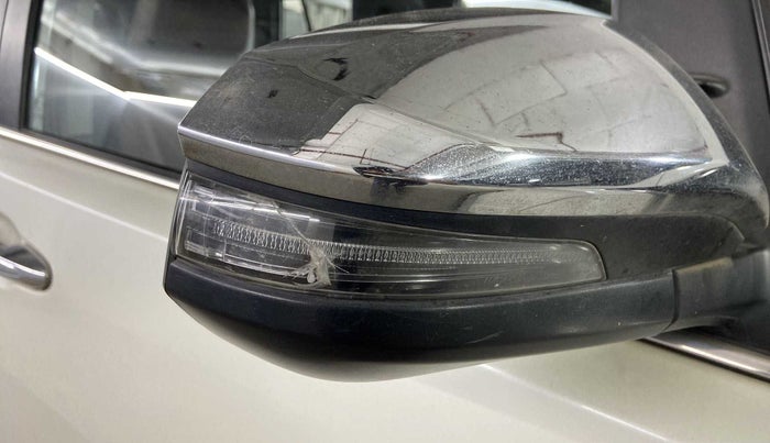 2018 Toyota Innova Crysta 2.8 ZX AT 7 STR, Diesel, Automatic, 53,474 km, Right rear-view mirror - Indicator light has minor damage