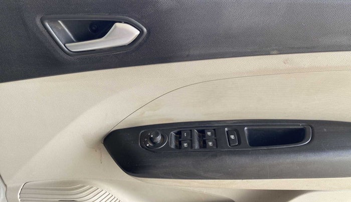 2021 Renault TRIBER RXZ, Petrol, Manual, 15,090 km, Driver Side Door Panels Control