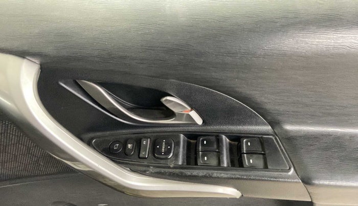 2019 Mahindra XUV500 W9, Diesel, Manual, 46,494 km, Driver Side Door Panels Control