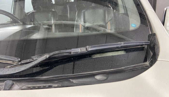 2019 Mahindra XUV500 W9, Diesel, Manual, 46,118 km, Front windshield - Rubber blade broken or missing