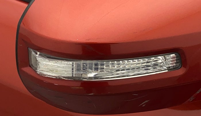 2013 Maruti Swift VXI, Petrol, Manual, 61,629 km, Right rear-view mirror - Indicator light has minor damage