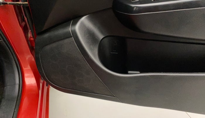 2013 Maruti Swift VXI, Petrol, Manual, 61,629 km, Infotainment system - Front speakers missing / not working