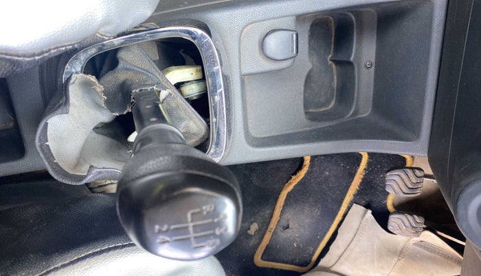 2016 Renault Kwid RXT 0.8, Petrol, Manual, 84,647 km, Gear lever - Boot cover missing