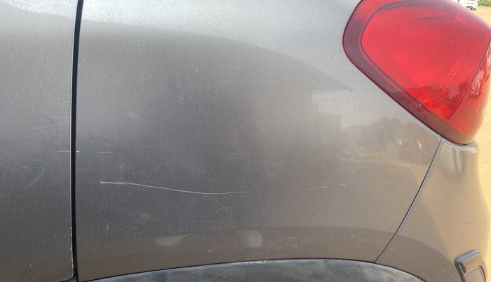 2016 Renault Kwid RXT 0.8, Petrol, Manual, 84,647 km, Left quarter panel - Cladding has minor damage