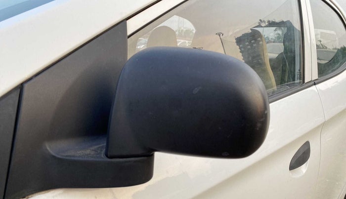 2015 Hyundai Eon D-LITE+, CNG, Manual, 40,389 km, Left rear-view mirror - Mirror movement not proper