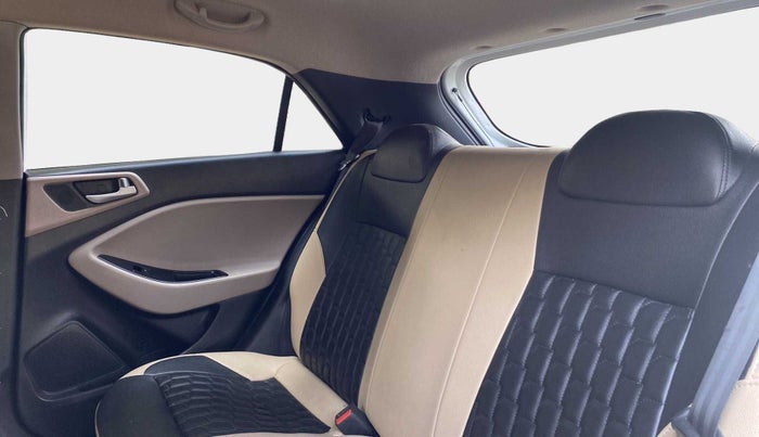 2019 Hyundai Elite i20 SPORTZ PLUS 1.2, Petrol, Manual, 86,211 km, Right Side Rear Door Cabin