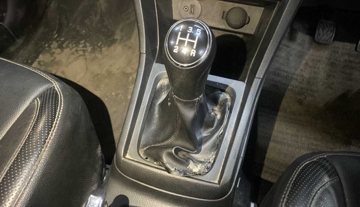 2019 Maruti Vitara Brezza VDI, Diesel, Manual, 83,217 km, Gear lever - Boot cover slightly torn