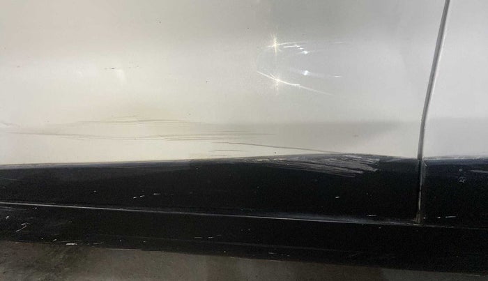 2019 Maruti Vitara Brezza VDI, Diesel, Manual, 82,864 km, Front passenger door - Slightly dented