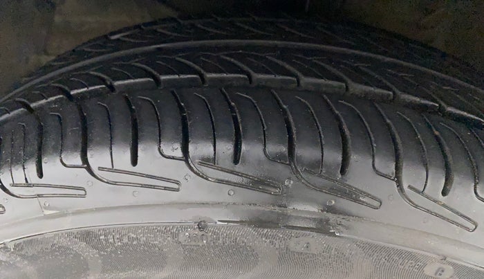 2018 Maruti Swift VDI AMT, Diesel, Automatic, 74,853 km, Left Front Tyre Tread