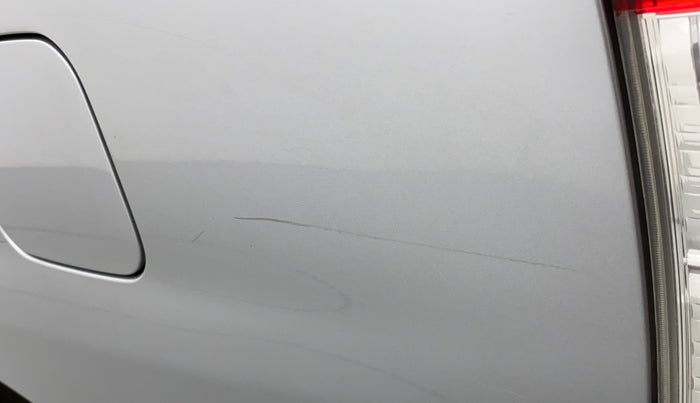 2016 Toyota Innova 2.5 VX 8 STR, Diesel, Manual, 71,386 km, Left quarter panel - Minor scratches