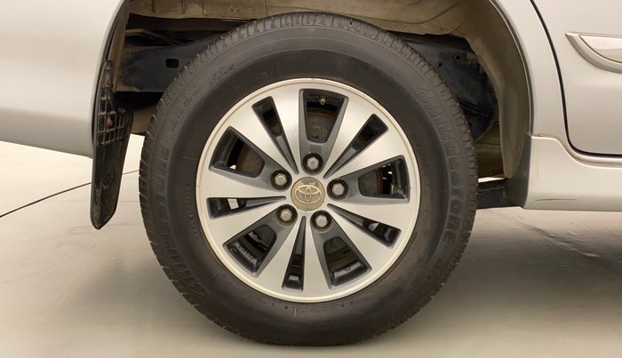 2016 Toyota Innova 2.5 VX 8 STR, Diesel, Manual, 71,386 km, Right Rear Wheel