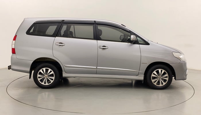 2016 Toyota Innova 2.5 VX 8 STR, Diesel, Manual, 71,386 km, Right Side View