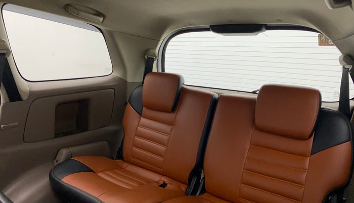 2016 Toyota Innova 2.5 VX 8 STR, Diesel, Manual, 71,386 km, Third Seat Row ( optional )