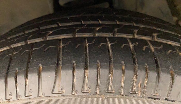 2016 Toyota Innova 2.5 VX 8 STR, Diesel, Manual, 71,386 km, Left Front Tyre Tread