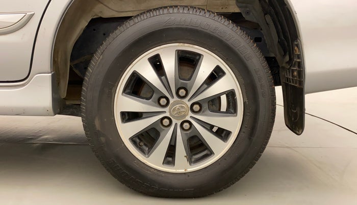 2016 Toyota Innova 2.5 VX 8 STR, Diesel, Manual, 71,386 km, Left Rear Wheel