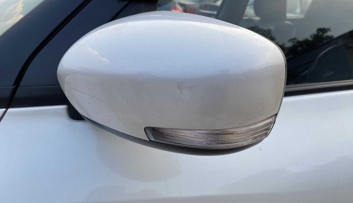 2020 Maruti Swift ZXI AMT, Petrol, Automatic, 30,558 km, Left rear-view mirror - Minor folding noise