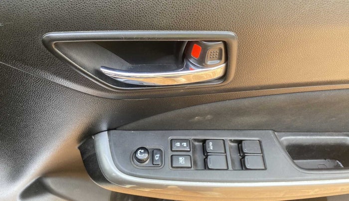 2020 Maruti Swift ZXI AMT, Petrol, Automatic, 30,558 km, Driver Side Door Panels Control