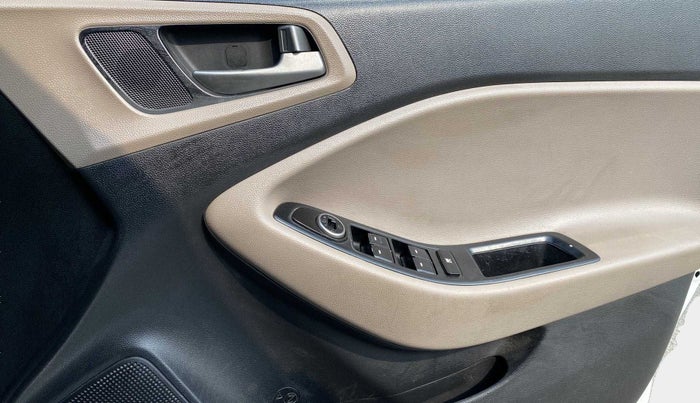 2015 Hyundai Elite i20 MAGNA 1.2, Petrol, Manual, 56,820 km, Driver Side Door Panels Control